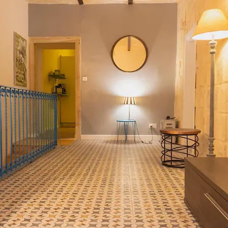 Charming 2 Bedroom Maisonette In Jell1-3 Ferienhaus *