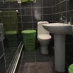 Holiday home Charming 2 Bedroom Maisonette In Jell1-3 *