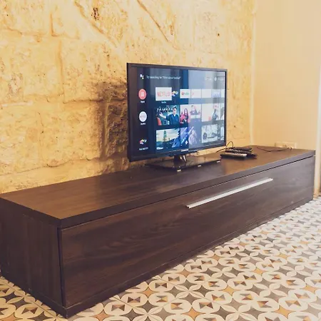 Charming 2 Bedroom Maisonette In Jell1-3 * Valletta