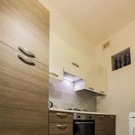 Holiday home Charming 2 Bedroom Maisonette In Jell1-3 *