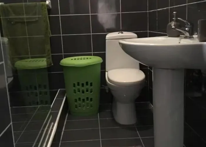 Holiday home Charming 2 Bedroom Maisonette In Jell1-3 *