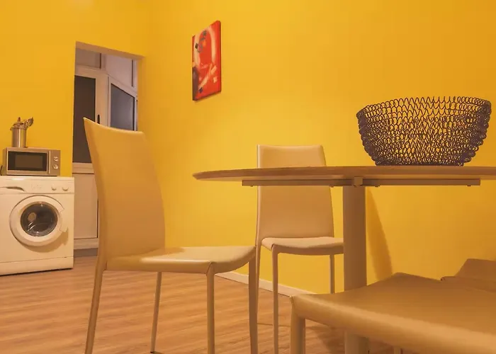 Charming 2 Bedroom Maisonette In Jell1-3 *