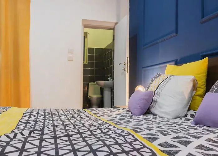 Charming 2 Bedroom Maisonette In Jell1-3 Holiday home *